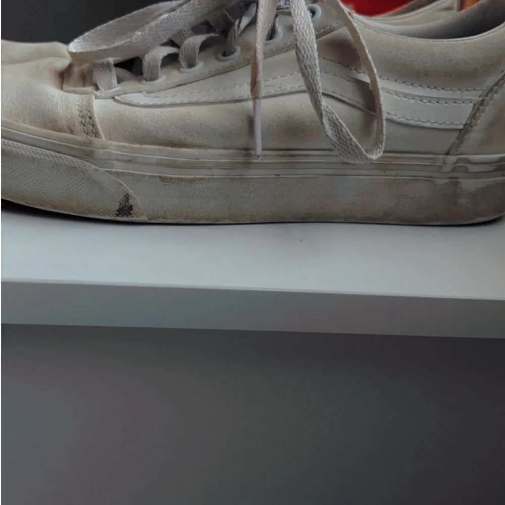 White vans - Picture 2 of 5